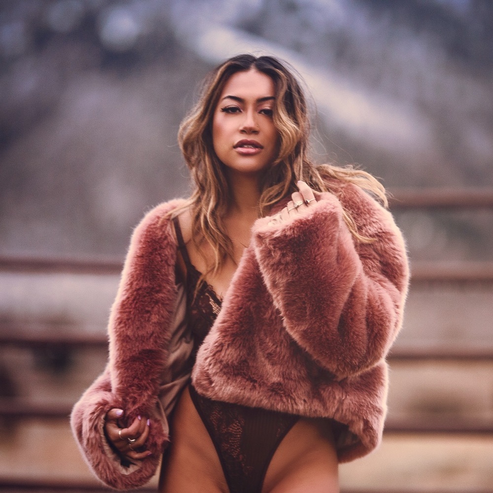 Faux fur cropped jacket